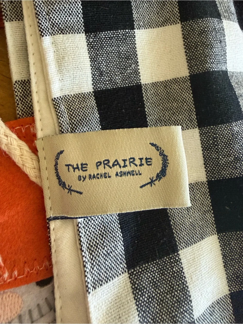 Rachel Ashwell Prairie Mantle Scarf. Buffalo Plaid Bunnies Carrots Easter A16